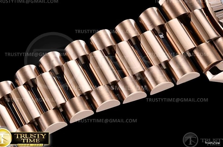 1030 RDD0219E – DayDate 36mm RelaxedFit 695